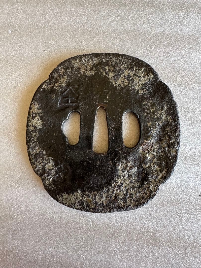 鍔 古鍔 鉄地 鐔　鉄地つば 刀装具 古美術 時代物 26A4