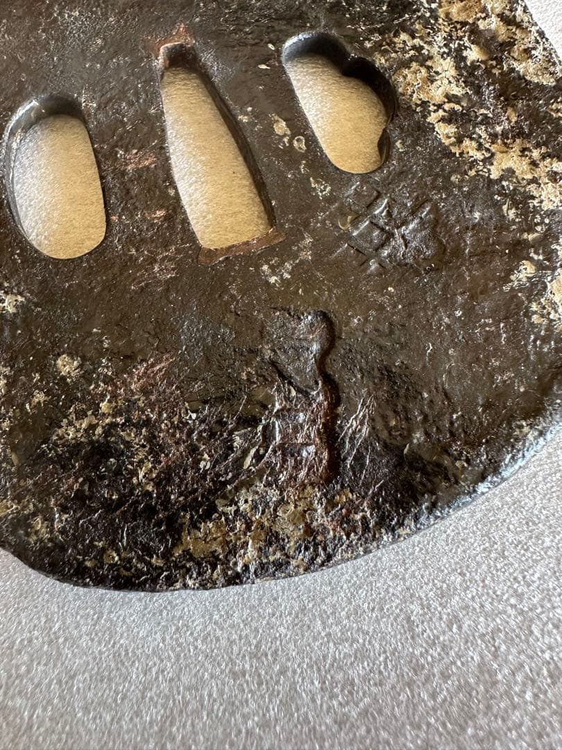 鍔 古鍔 鉄地 鐔　鉄地つば 刀装具 古美術 時代物 26A4