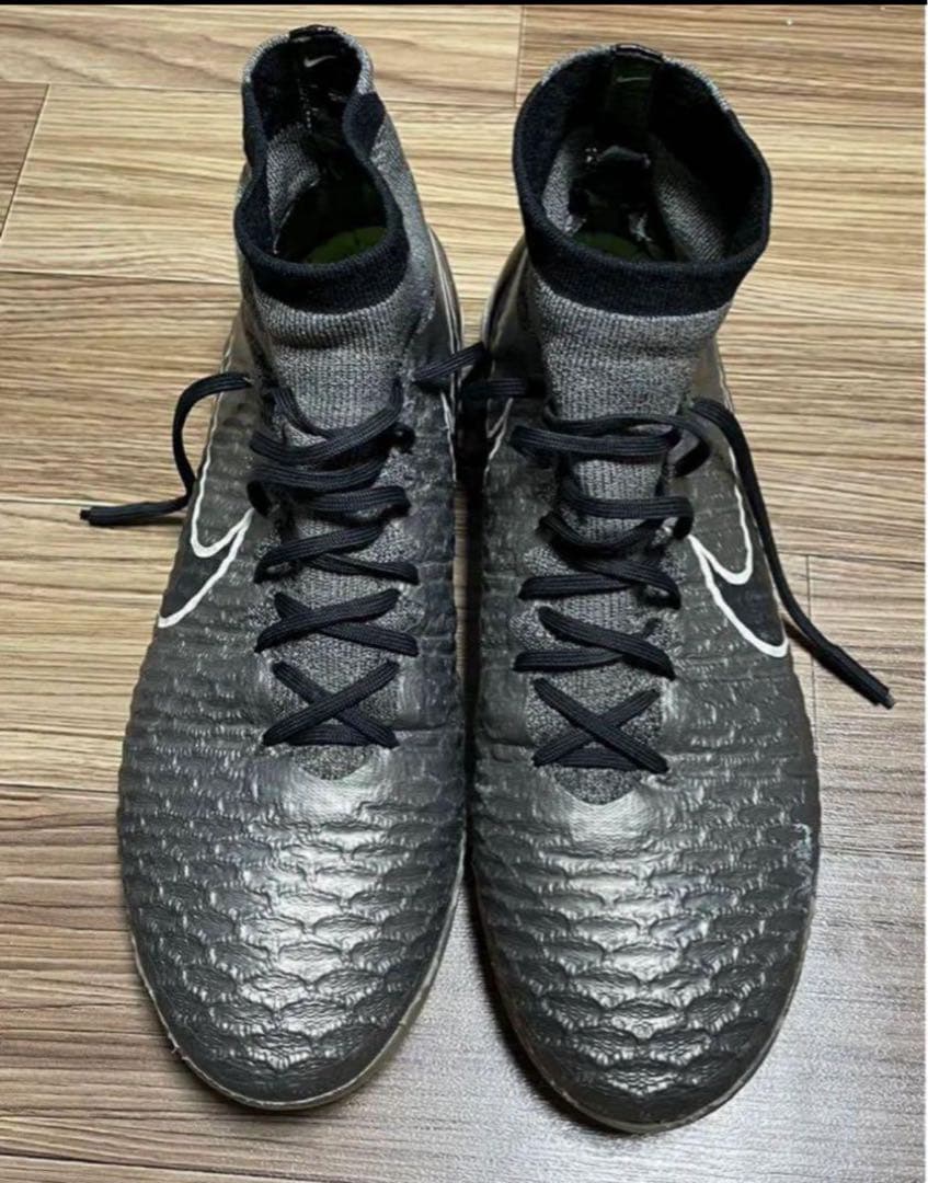 ナイキ マジスタオブラ　サッカー　トレーニングシューズ　フットサル