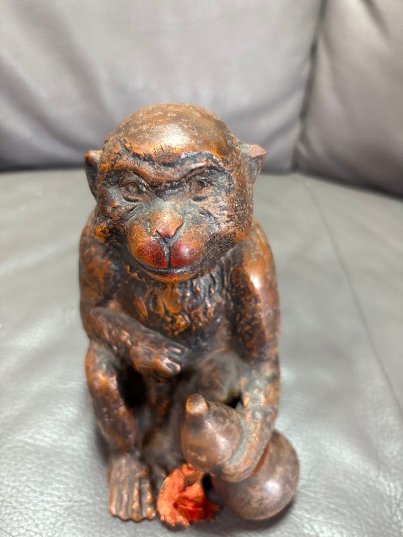 瓢箪を持つ猿　置物