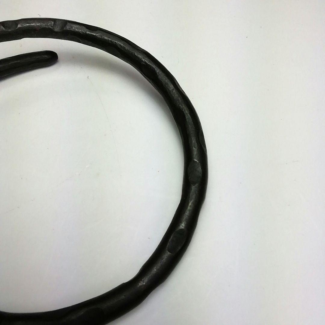 Ｓ６０２　釜鐶　『鉄　石目鐶』『釜師　吉羽興兵衛作』　共箱　茶道具