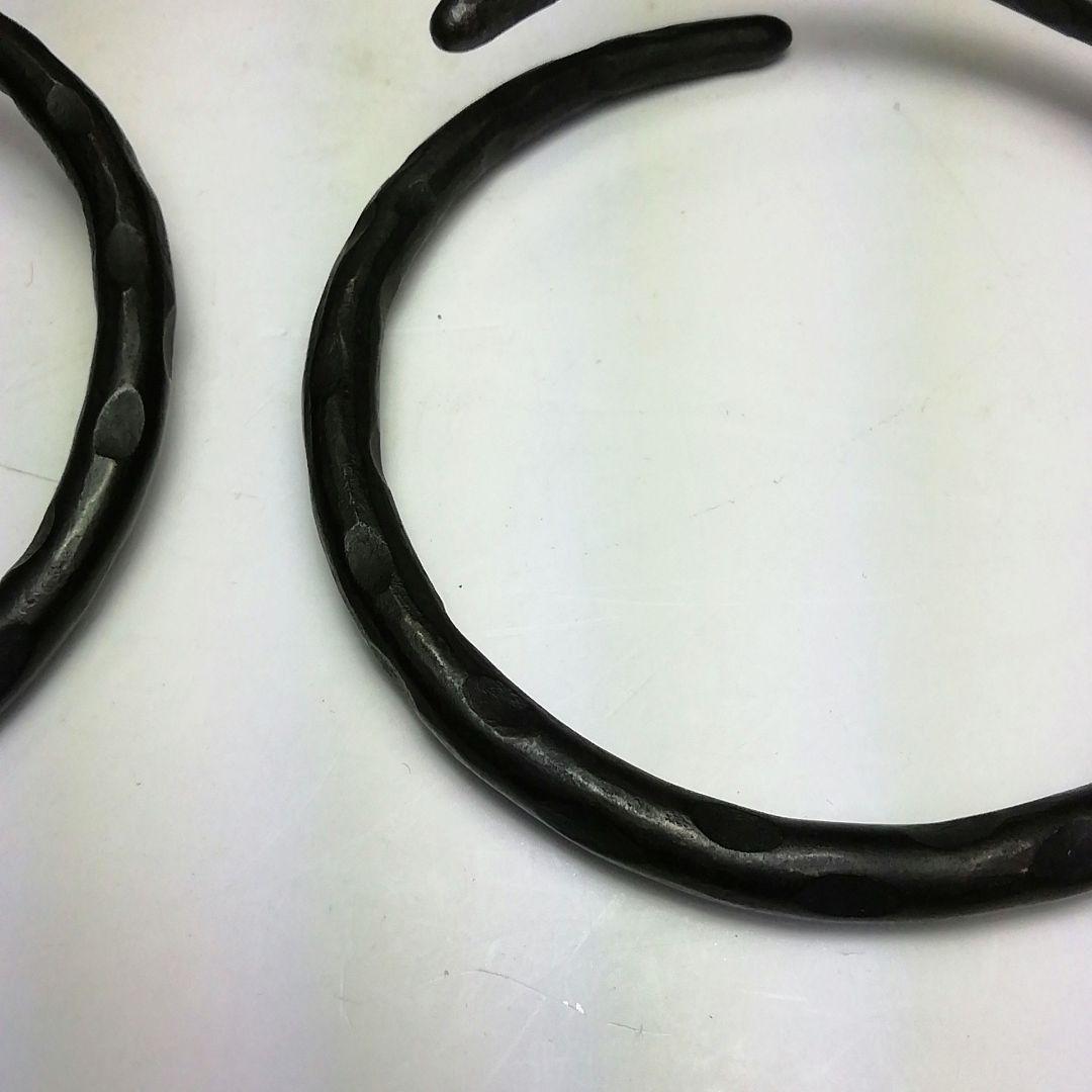 Ｓ６０２　釜鐶　『鉄　石目鐶』『釜師　吉羽興兵衛作』　共箱　茶道具