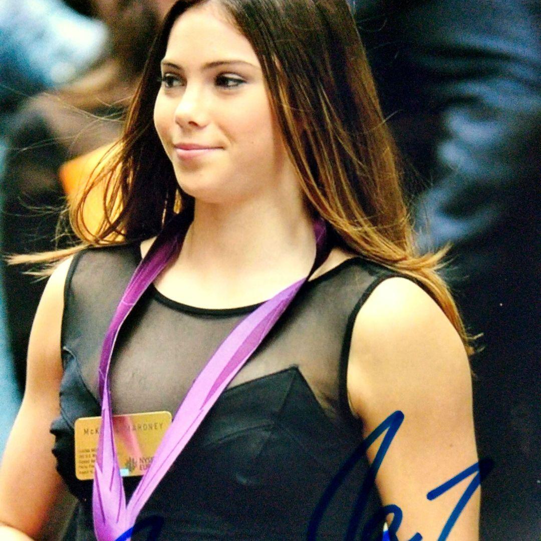 マッケイラ・マロニー直筆サイン入り超大型写真…アメリカの体操選手…金メダリスト