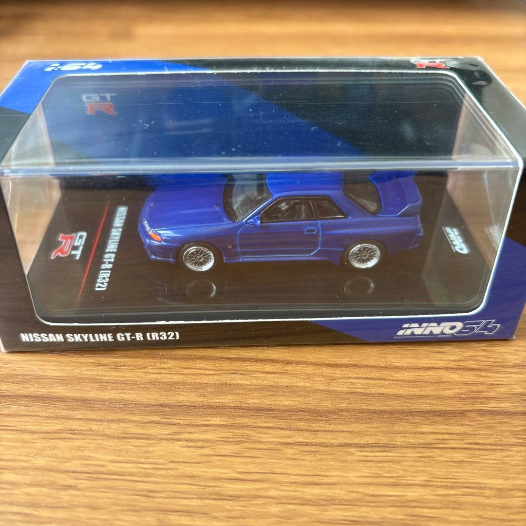 INNO64 スカイラインGT-R R32 ブルー デカールと交換ホイール付き