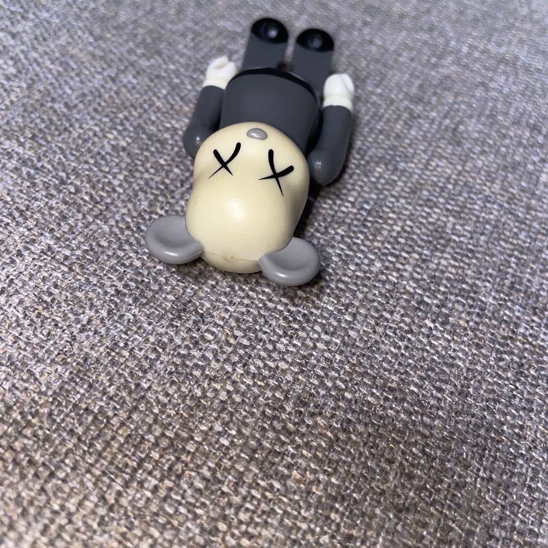 ベアブリック　シリーズ4 シークレット　100%　カウズ　KAWS
