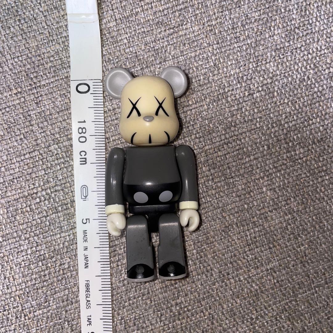 ベアブリック　シリーズ4 シークレット　100%　カウズ　KAWS