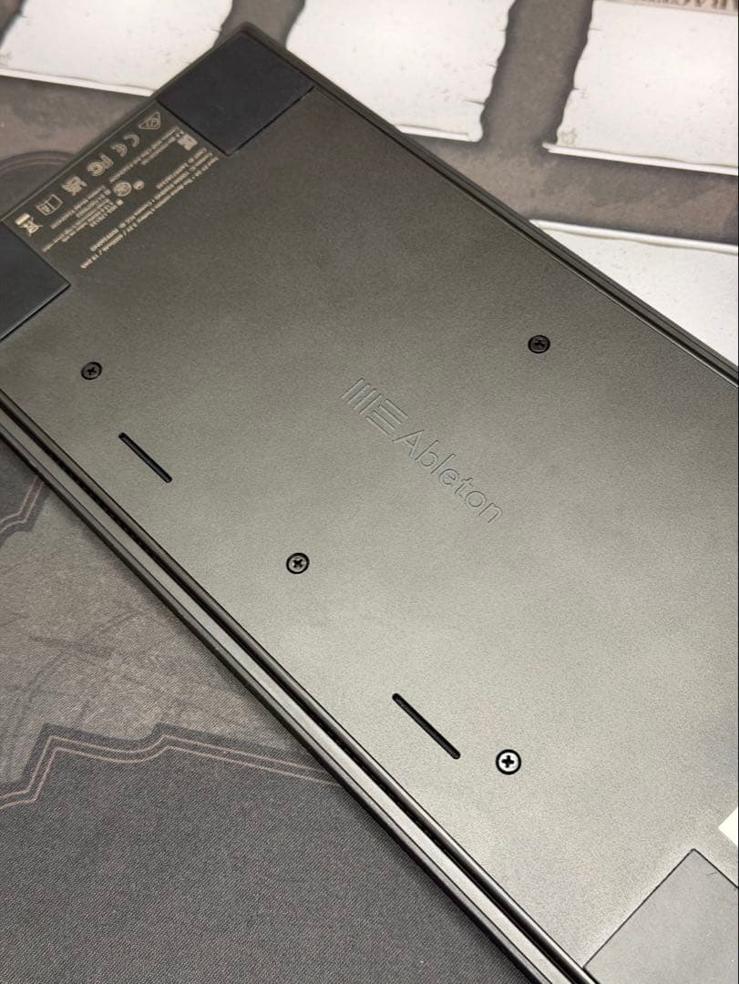 Ableton Move ライセンス未使用　デックセーバーとキャリングバッグ付き