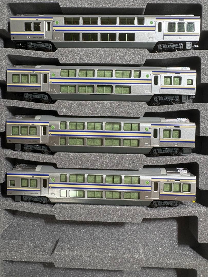 KATO E235系グリーン車配給セット