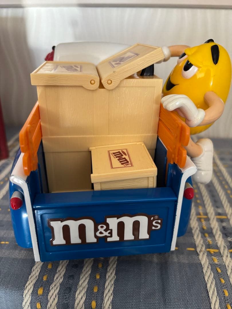 M&M's トラック チョコレートディスペンサー