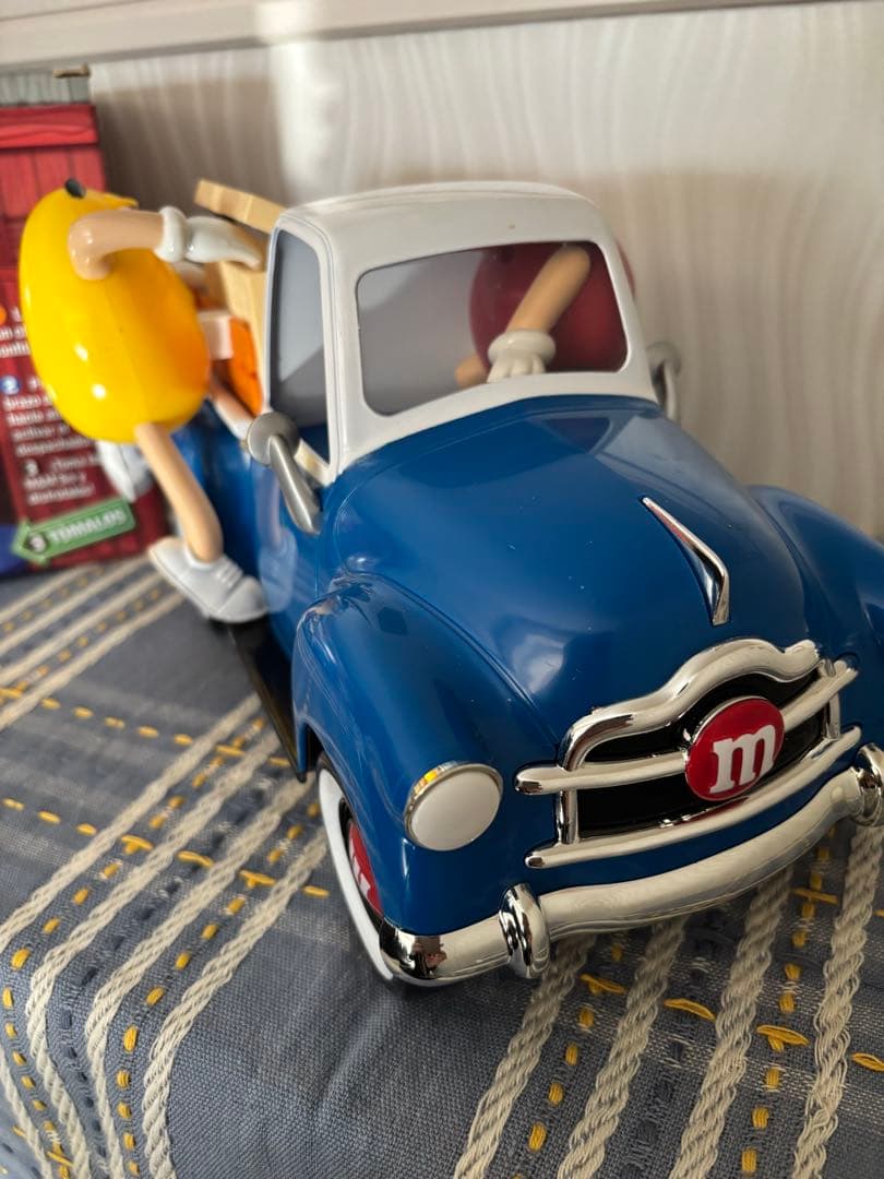 M&M's トラック チョコレートディスペンサー