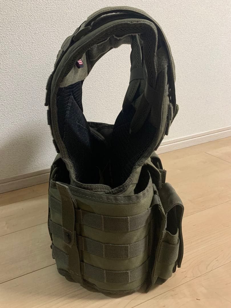 アメリカ製　実物プレートキャリア