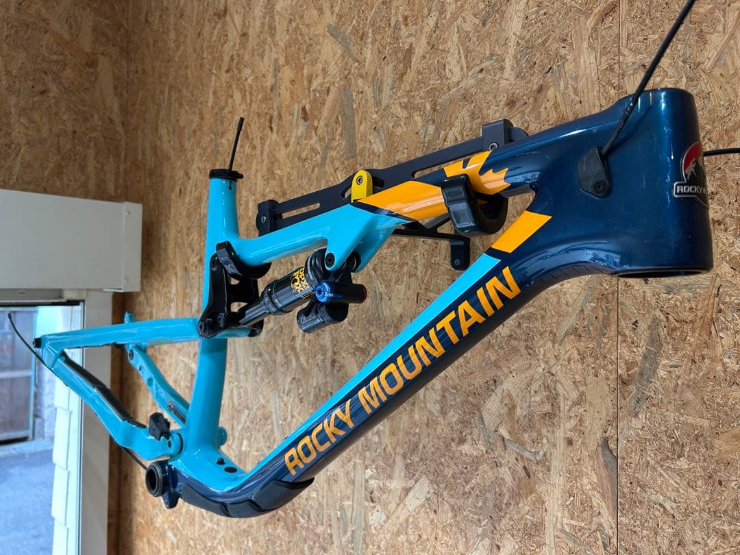 【Mサイズ】ロッキーマウンテン ALTITUDE CARBON 27.5