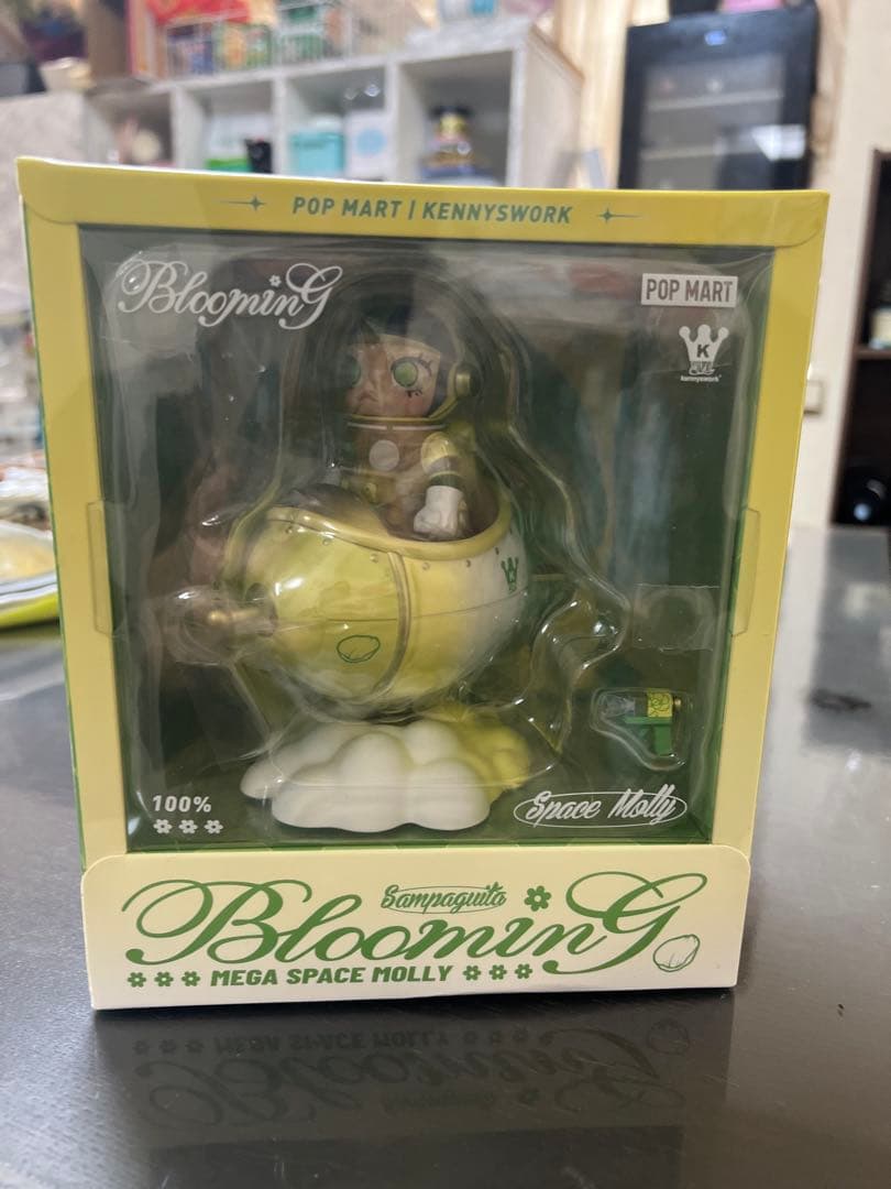 フィリピン限定‼️Space Molly Blooming フィギュア
