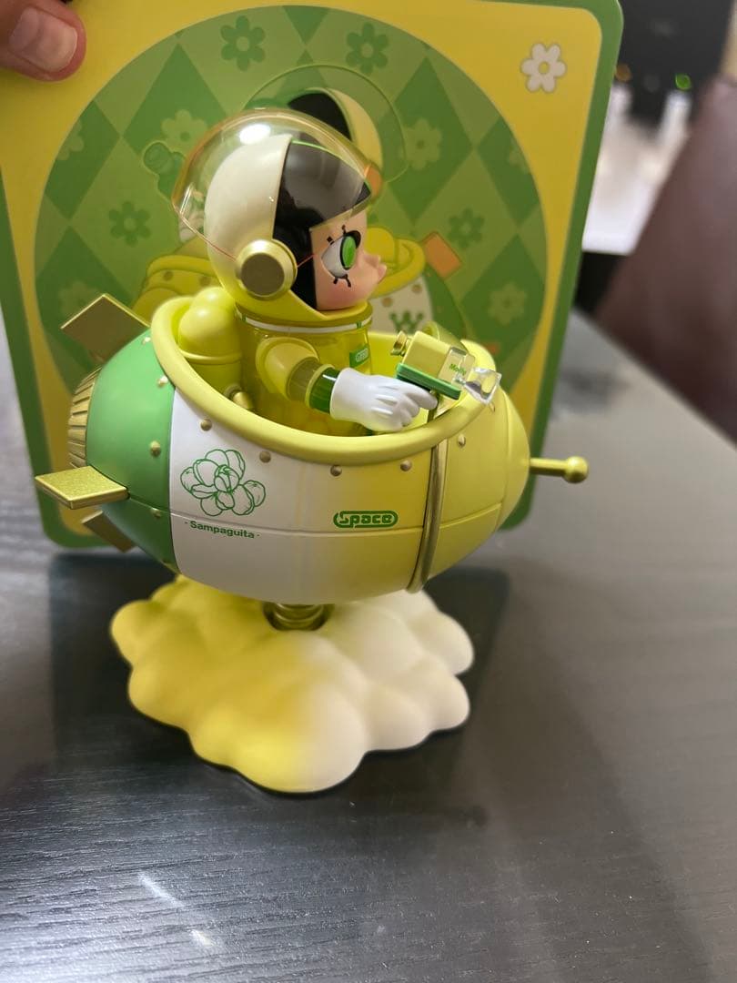 フィリピン限定‼️Space Molly Blooming フィギュア