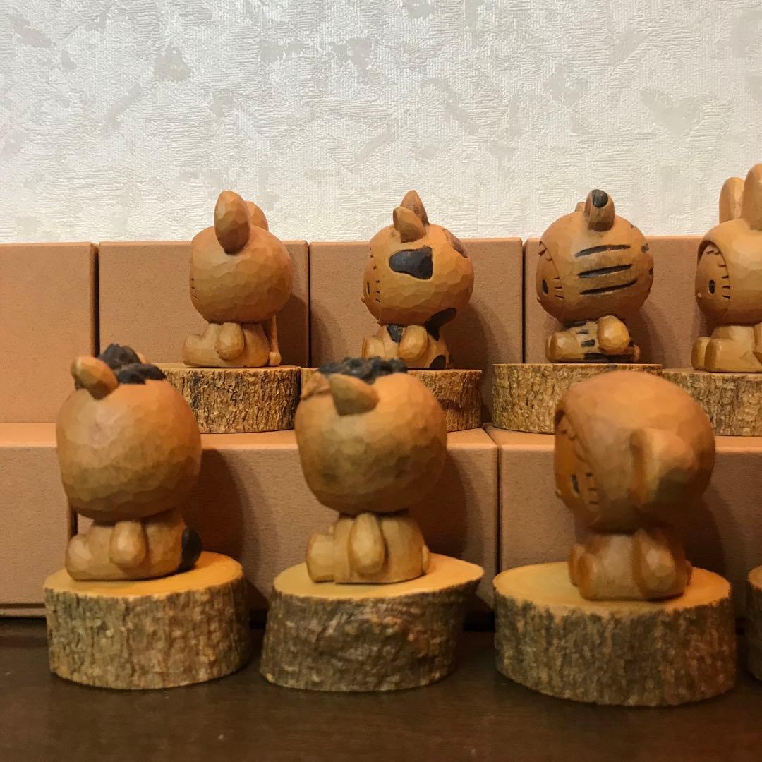 ハローキティ　木彫り　十二支12体セット　箱付き