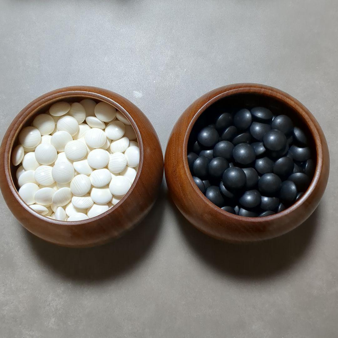 天然本蛤雪印38号・那智黒　高級碁石　碁笥付き　桐箱入り