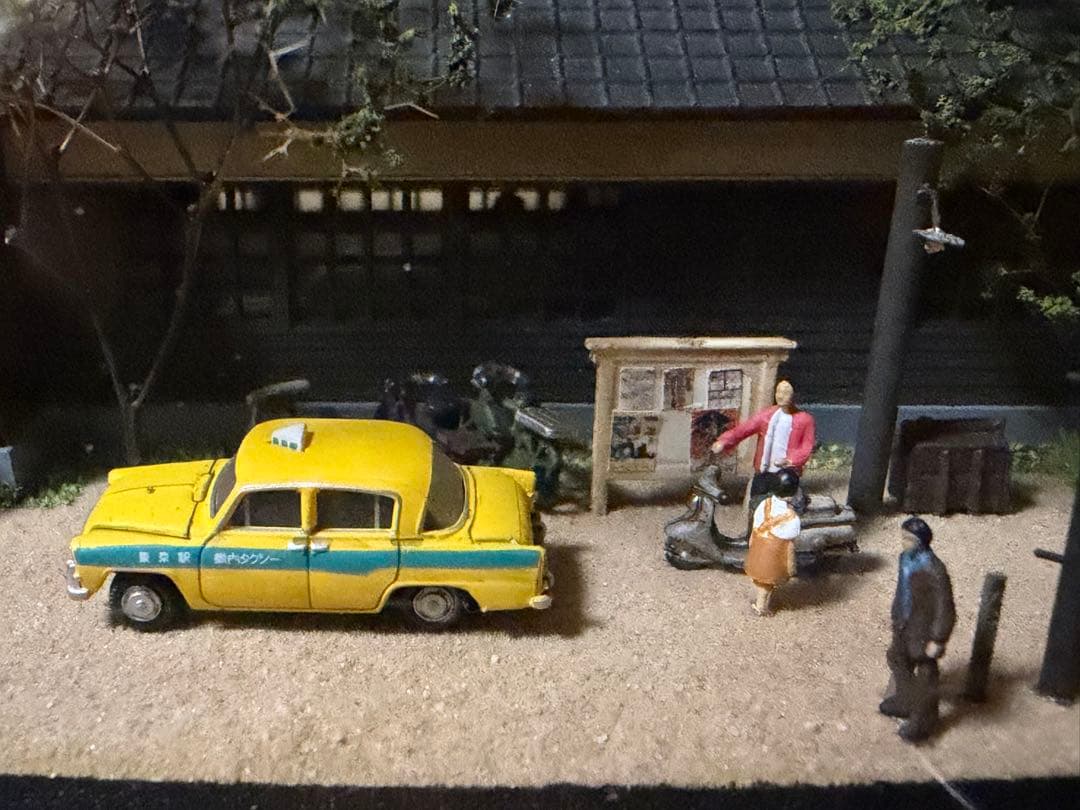 昭和をかもしだす懐かしの停車場、昼と夜の現風景、神戸梅田、レトロ夢の希少逸品。