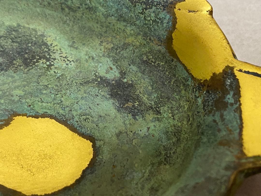 秦蔵六造り　塗金銅花生と塗金銅瑞鳥置物のセット