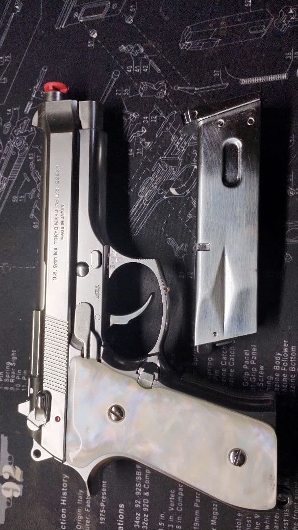 東京マルイM92F クロームステンレスモデル パールグリップ(フェイク)付き