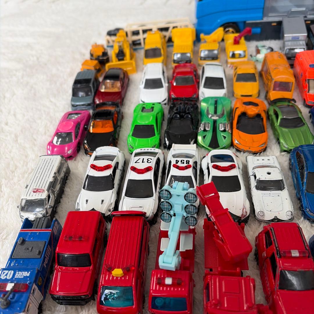 トミカと収納トラックセット