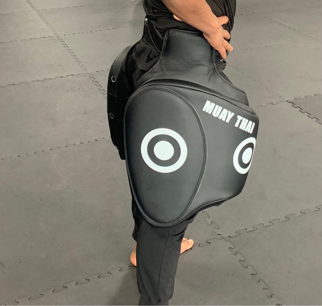 新品MUAY THAIメーカー太ももパッド 　ローキック、キックボクシング