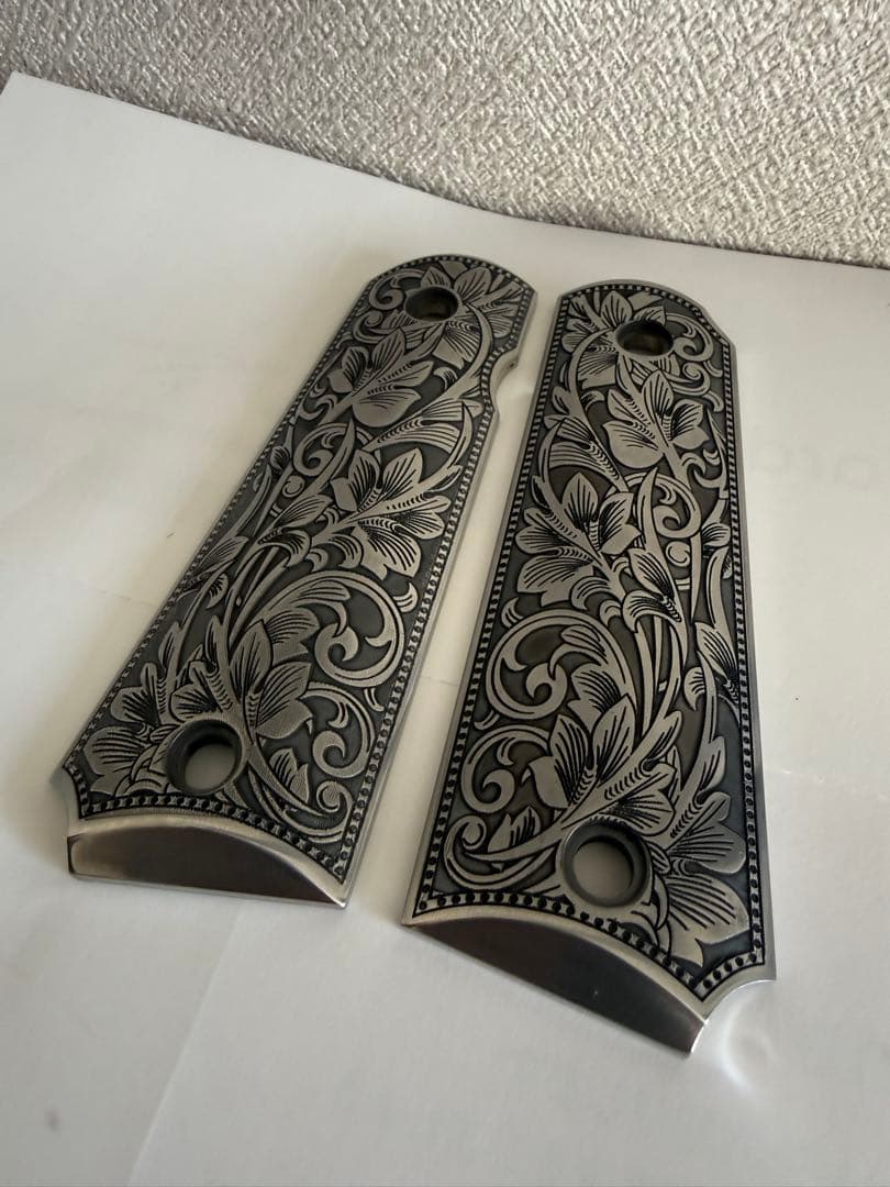 1911タイプ対応 グリップ周辺 装飾パーツ ステンレス製 巻草彫刻 工芸仕上げ