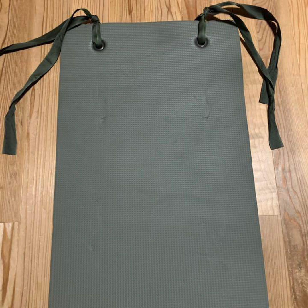 希少 オランダ軍スリーピングマット 収納袋付き