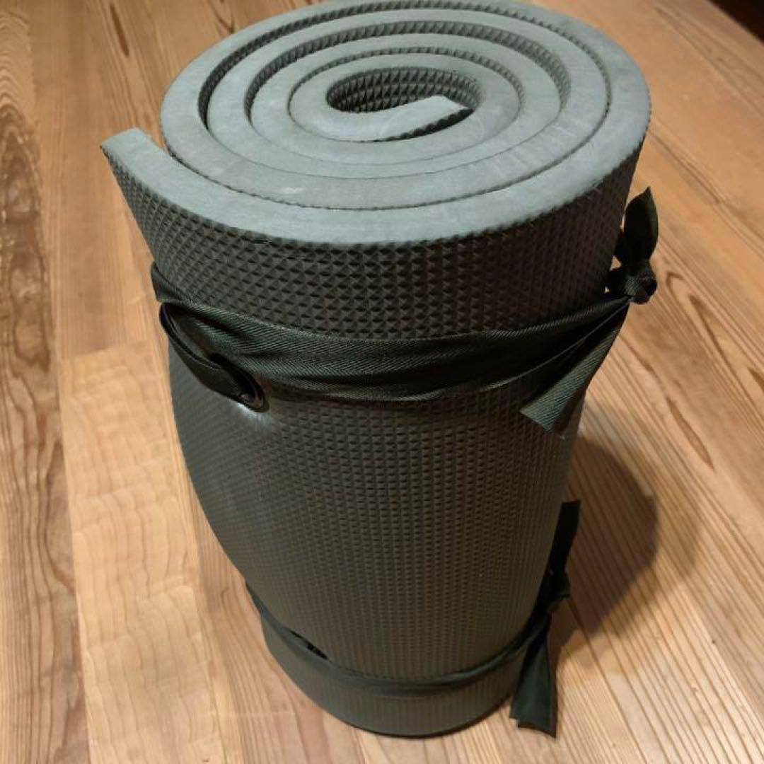 希少 オランダ軍スリーピングマット 収納袋付き