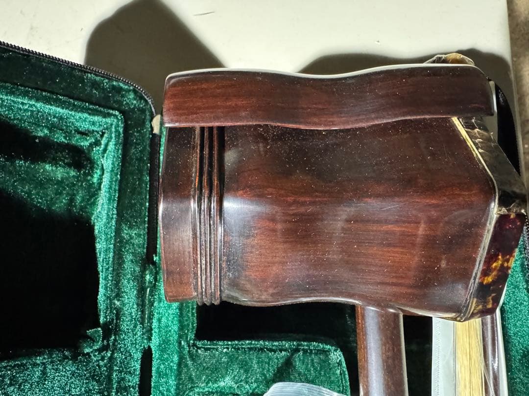 中国　二胡 紅木 中国楽器 現状品　蛇皮使用 登録証付き ケース・弓付き 美品