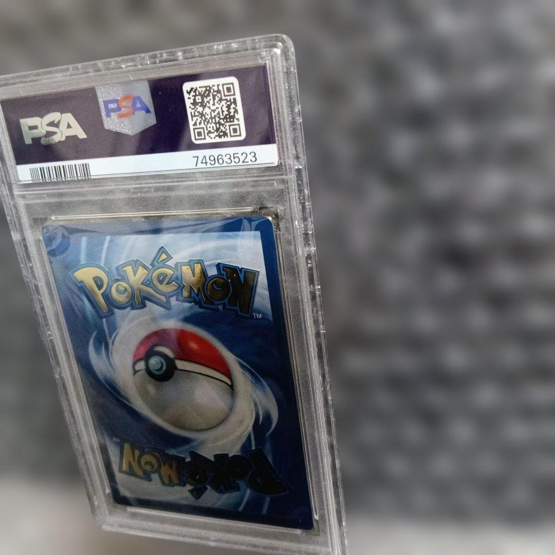 極美品認定品ピカチュウウルトラメタルコレクションカ−ド!.2021年.PSA8！