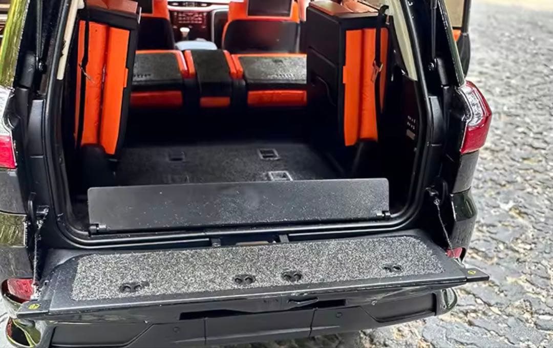 Lexus LX 570 1/18スケール モデル