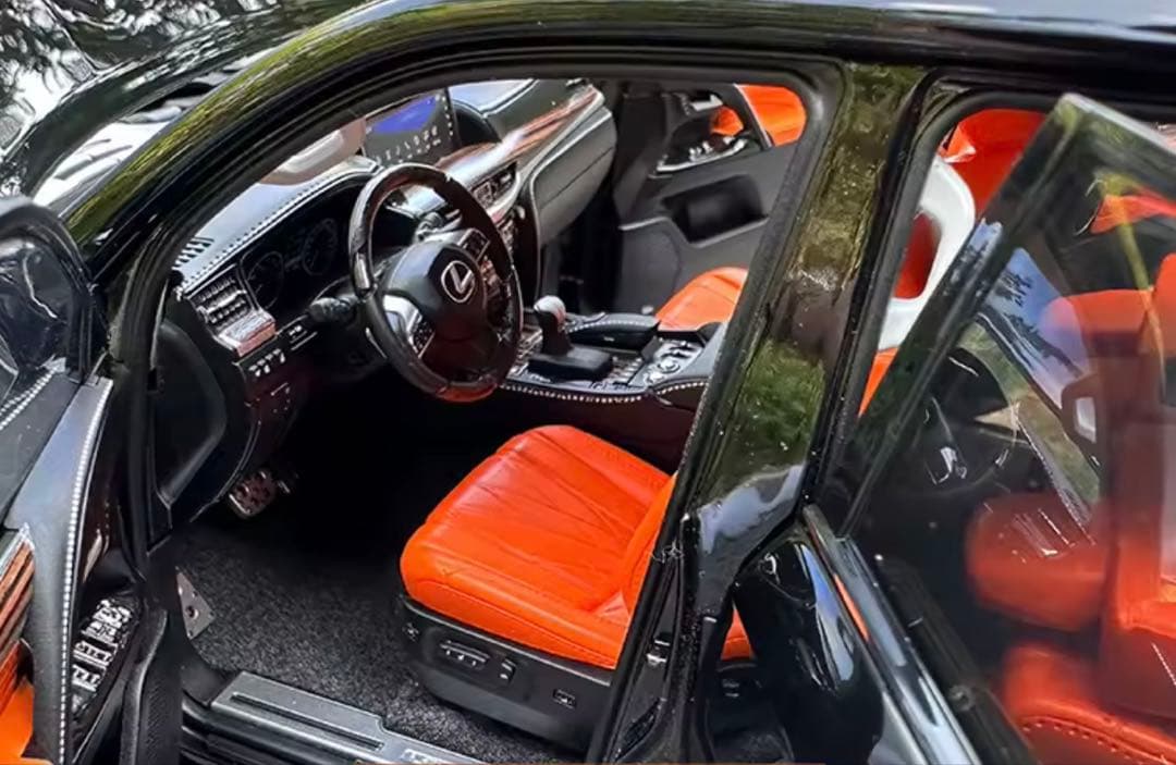 Lexus LX 570 1/18スケール モデル