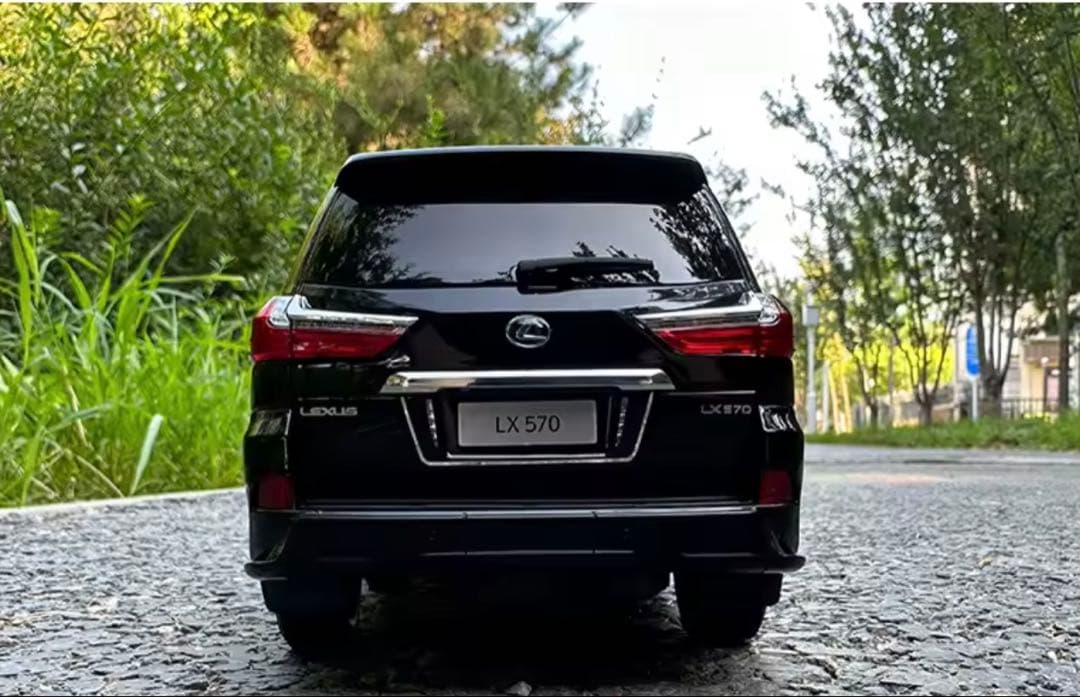 Lexus LX 570 1/18スケール モデル