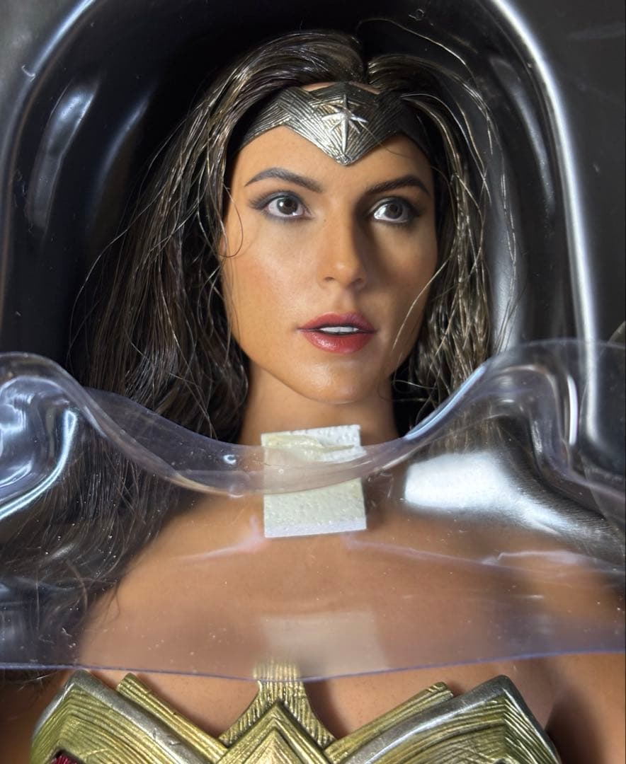 ホットトイズ ワンダーウーマン 1/6 （バットマン vs スーパーマン版）