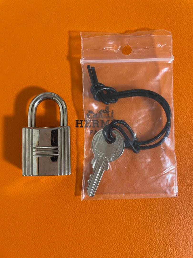☆HERMES ☆エルメスカデナ☆シルバー南京錠 ☆鍵1つ付き☆