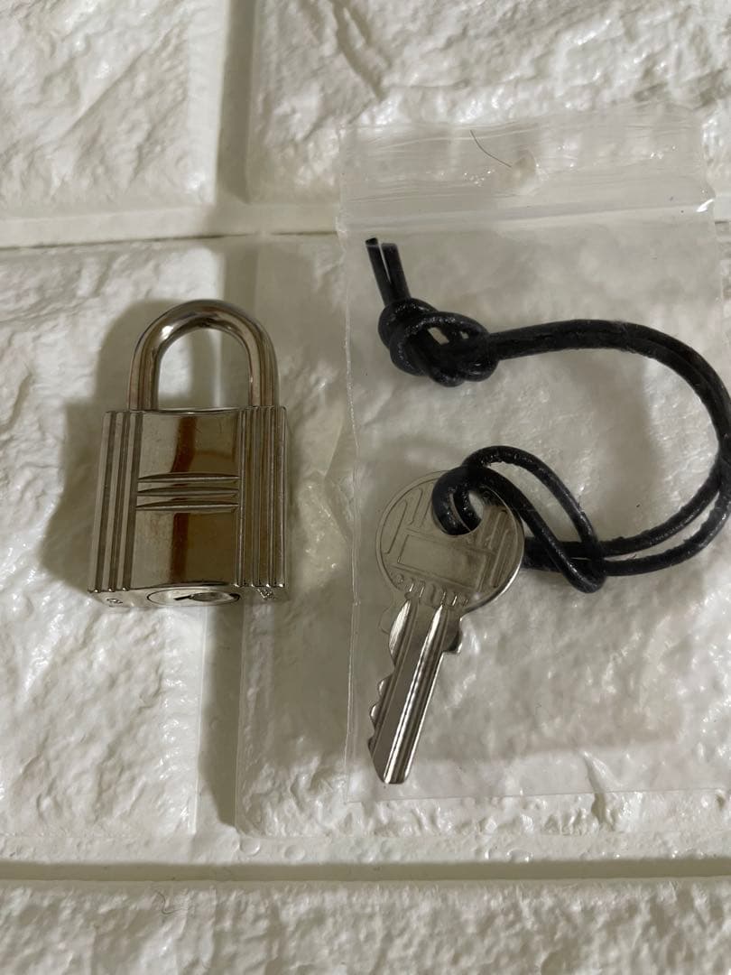 ☆HERMES ☆エルメスカデナ☆シルバー南京錠 ☆鍵1つ付き☆
