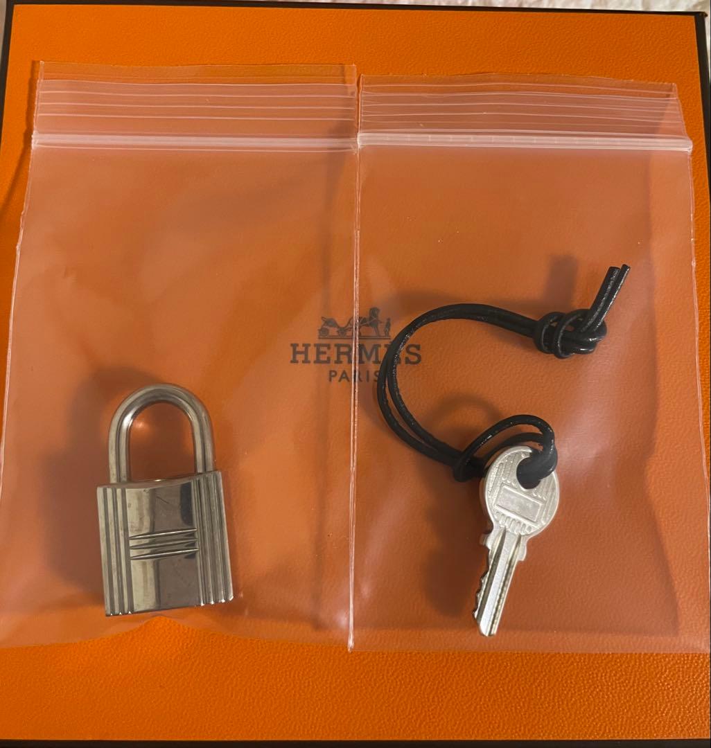 ☆HERMES ☆エルメスカデナ☆シルバー南京錠 ☆鍵1つ付き☆