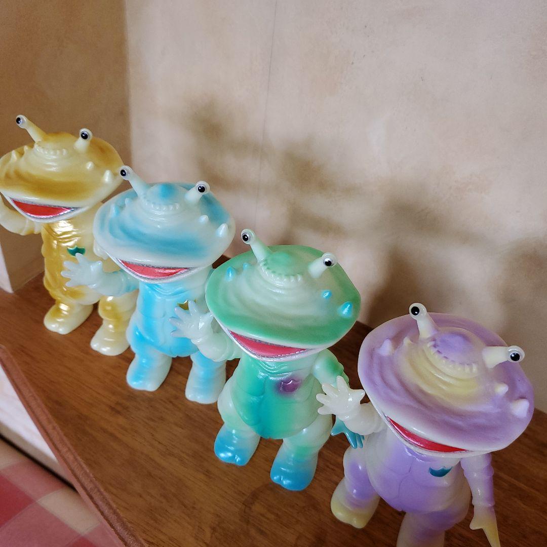 ブルマァク　ブルマァクの怪獣シリーズ　リトルカネゴン蓄光　4体セット