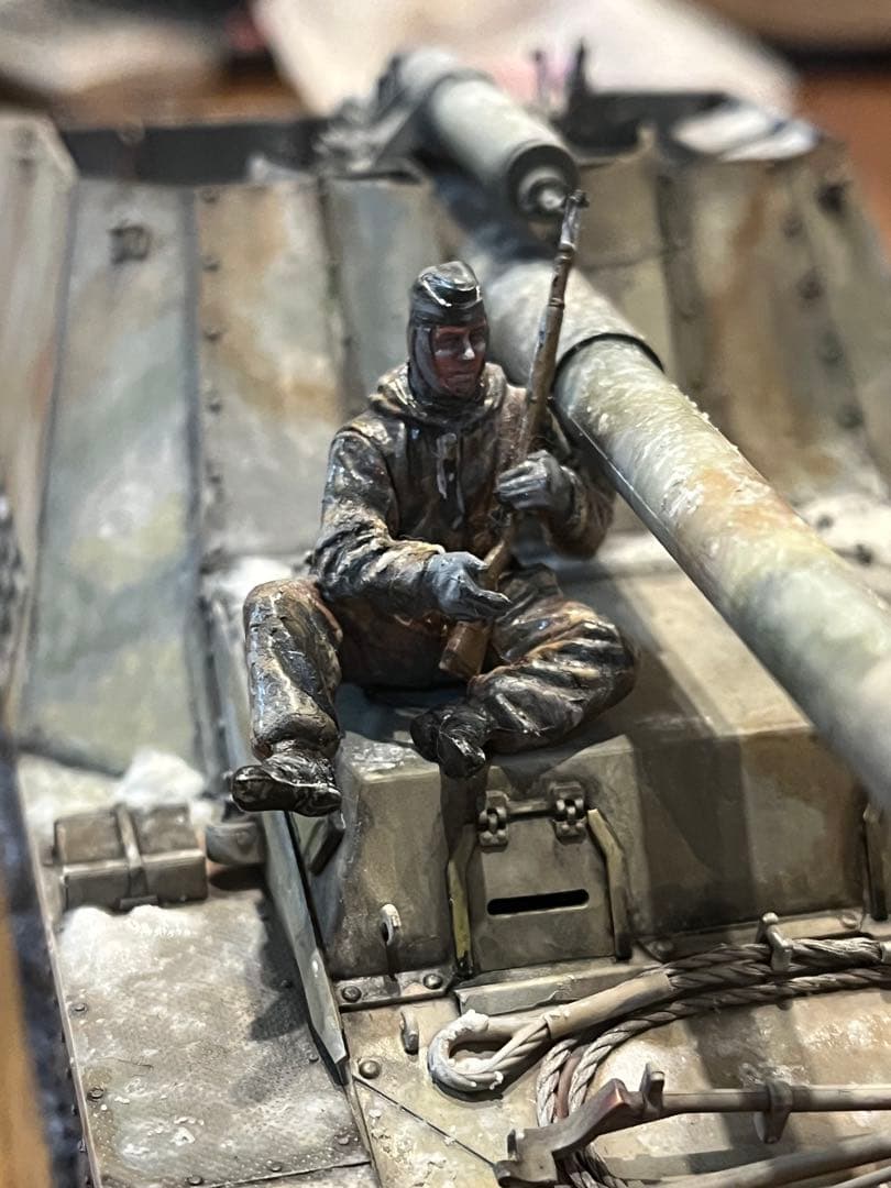 1/35 ドイツ自走砲フンメル冬季。迷彩色 兵士一体。配置自由。