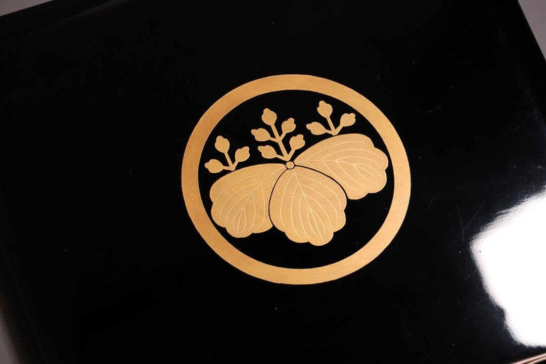 輪島塗 桐家紋 黒塗内朱塗 五段重 堅地布着 重箱 金蒔絵 木製 【MA357】