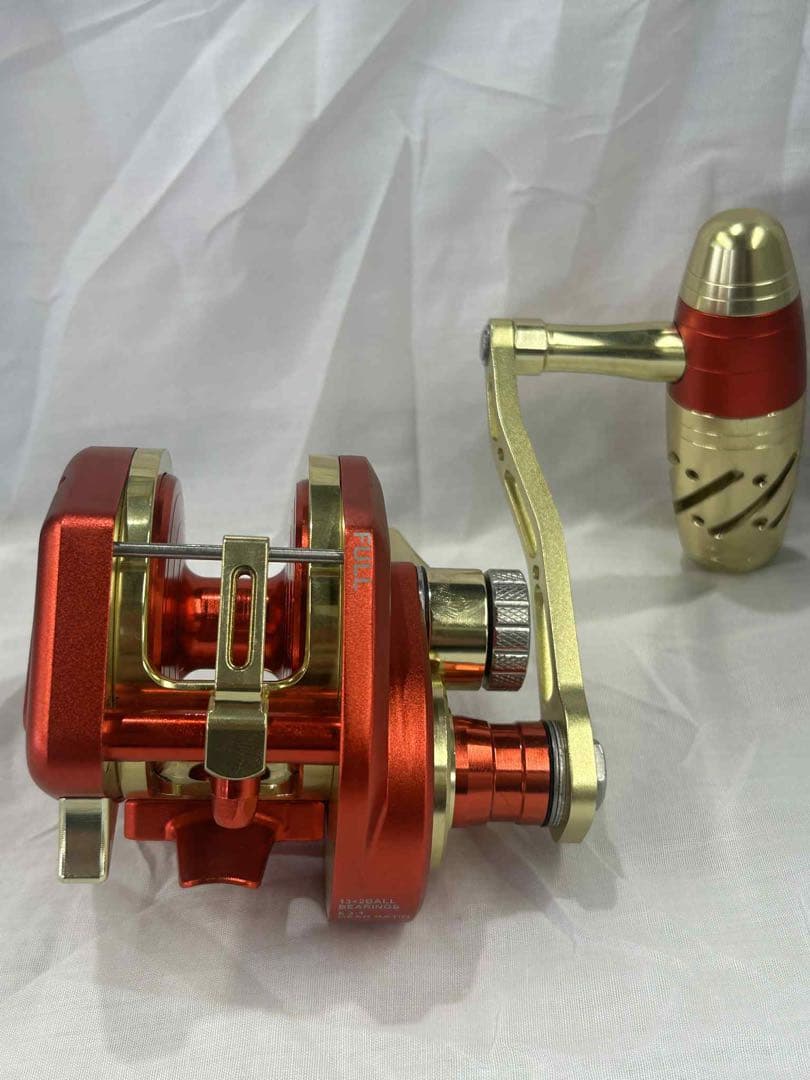 レッド/ゴールド ベイトリール