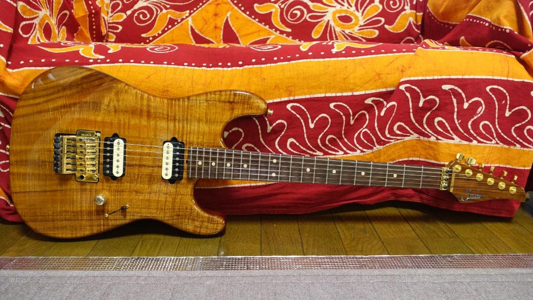 ギター Suhr Standard Custom Flamed Koa Top