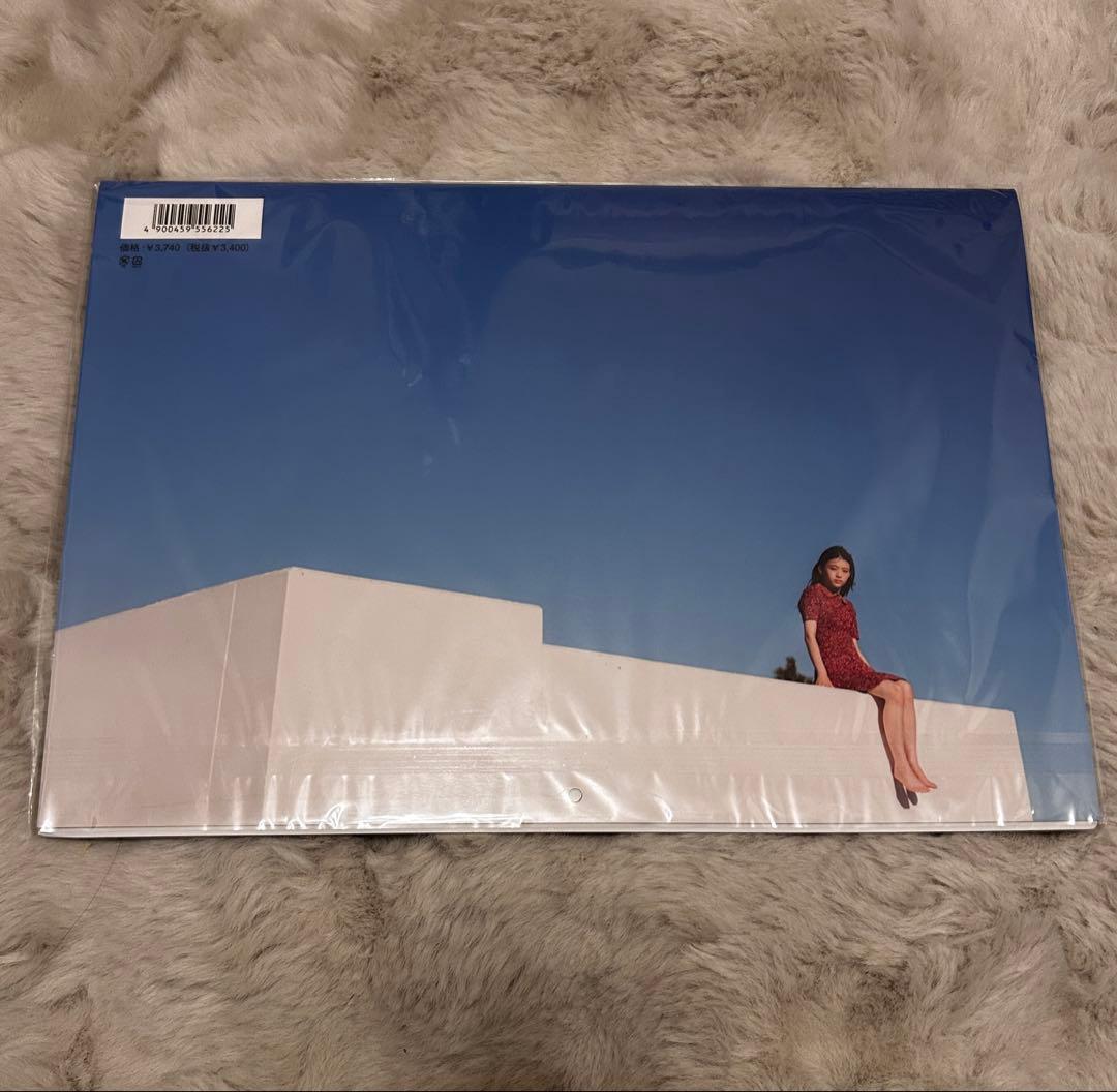 『新品・未開封』　出口夏希　直筆サイン入りカレンダー2025