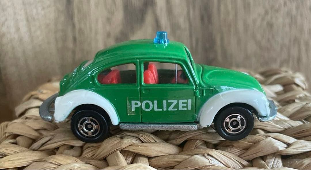〈トミカ〉青箱 F70 フォルクスワーゲン ポリスカー ドイツ緑 (日本製)