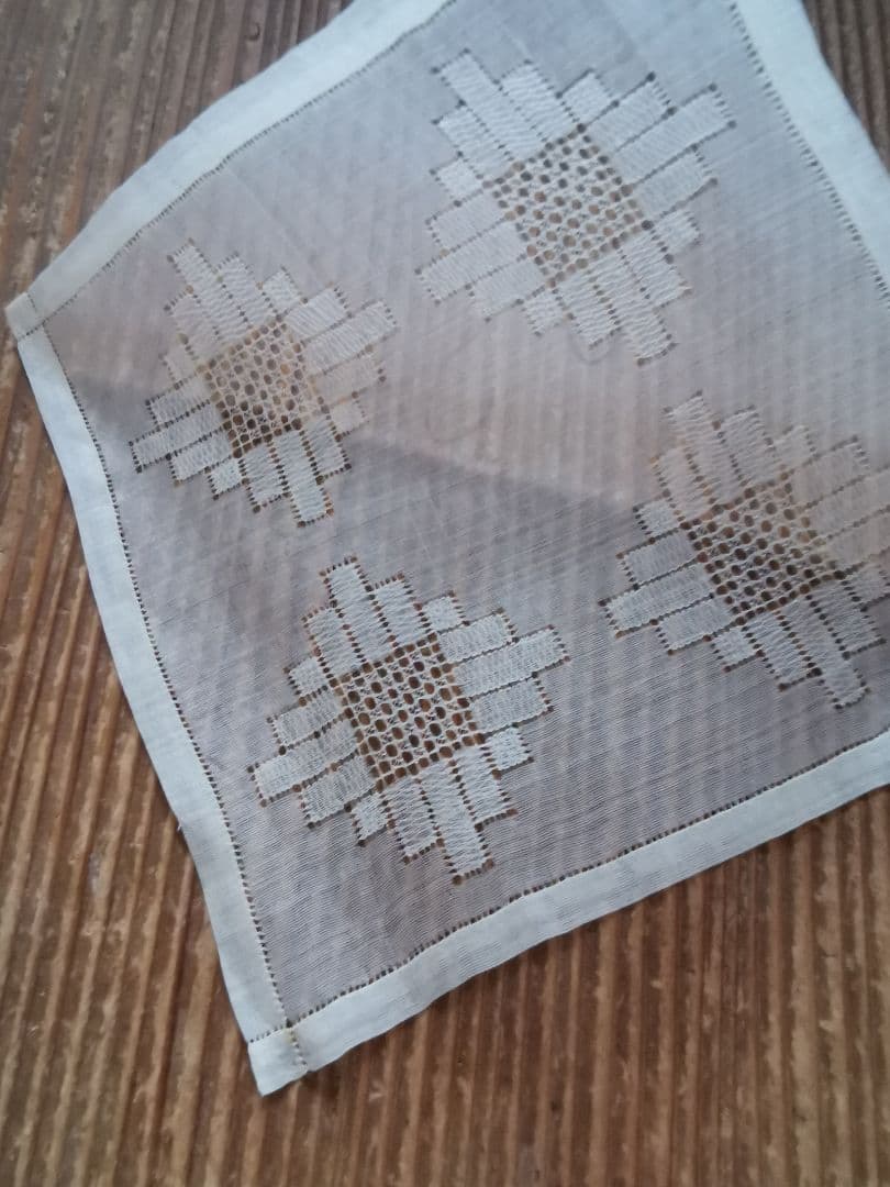 アンティーク オーガンジー 透かしドローンワークレース刺繍 スクエアドイリー難有