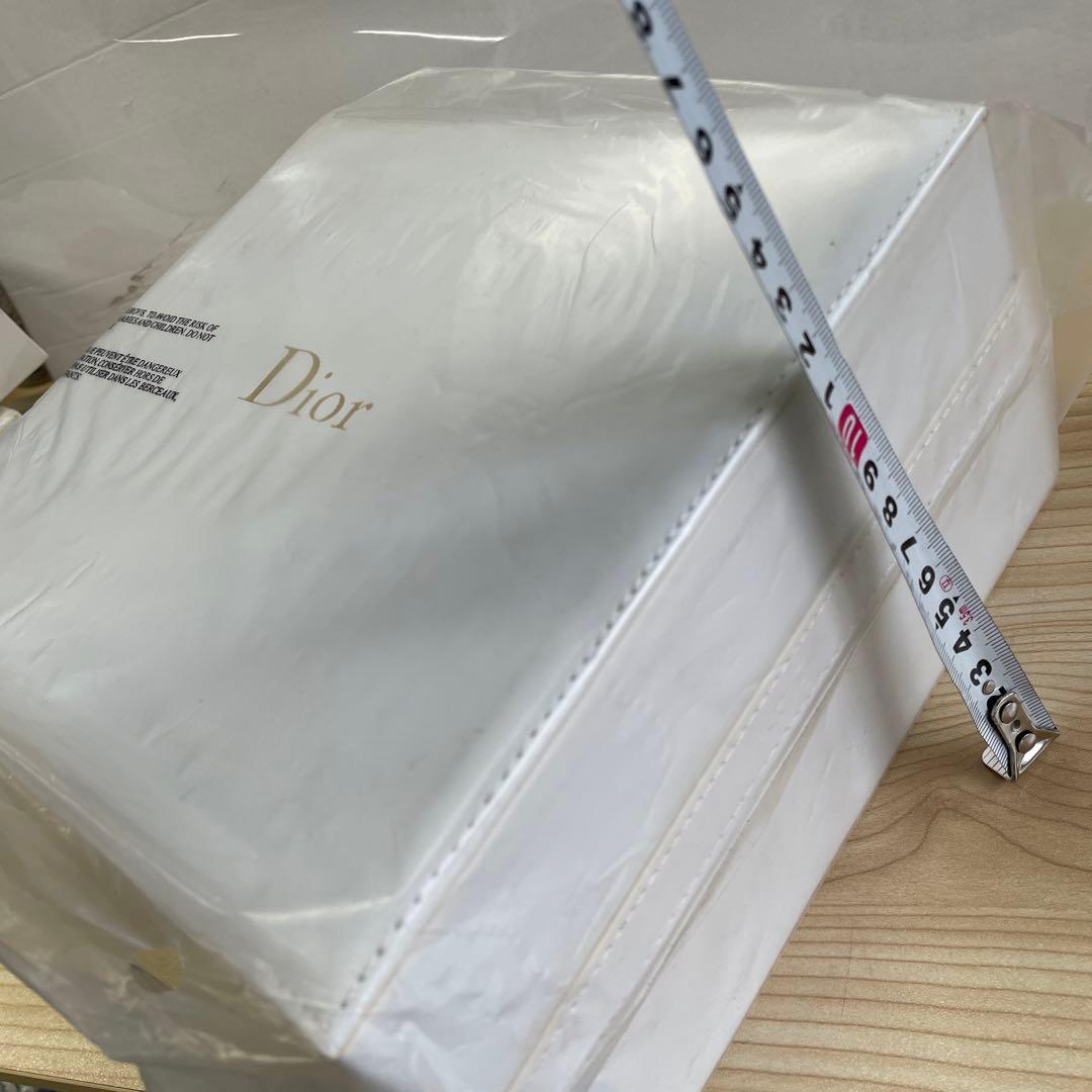 Dior ホワイトギフト箱 収納 化粧品入れ 新品 未開封