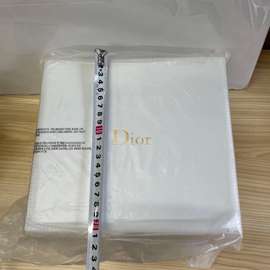 Dior ホワイトギフト箱 収納 化粧品入れ 新品 未開封