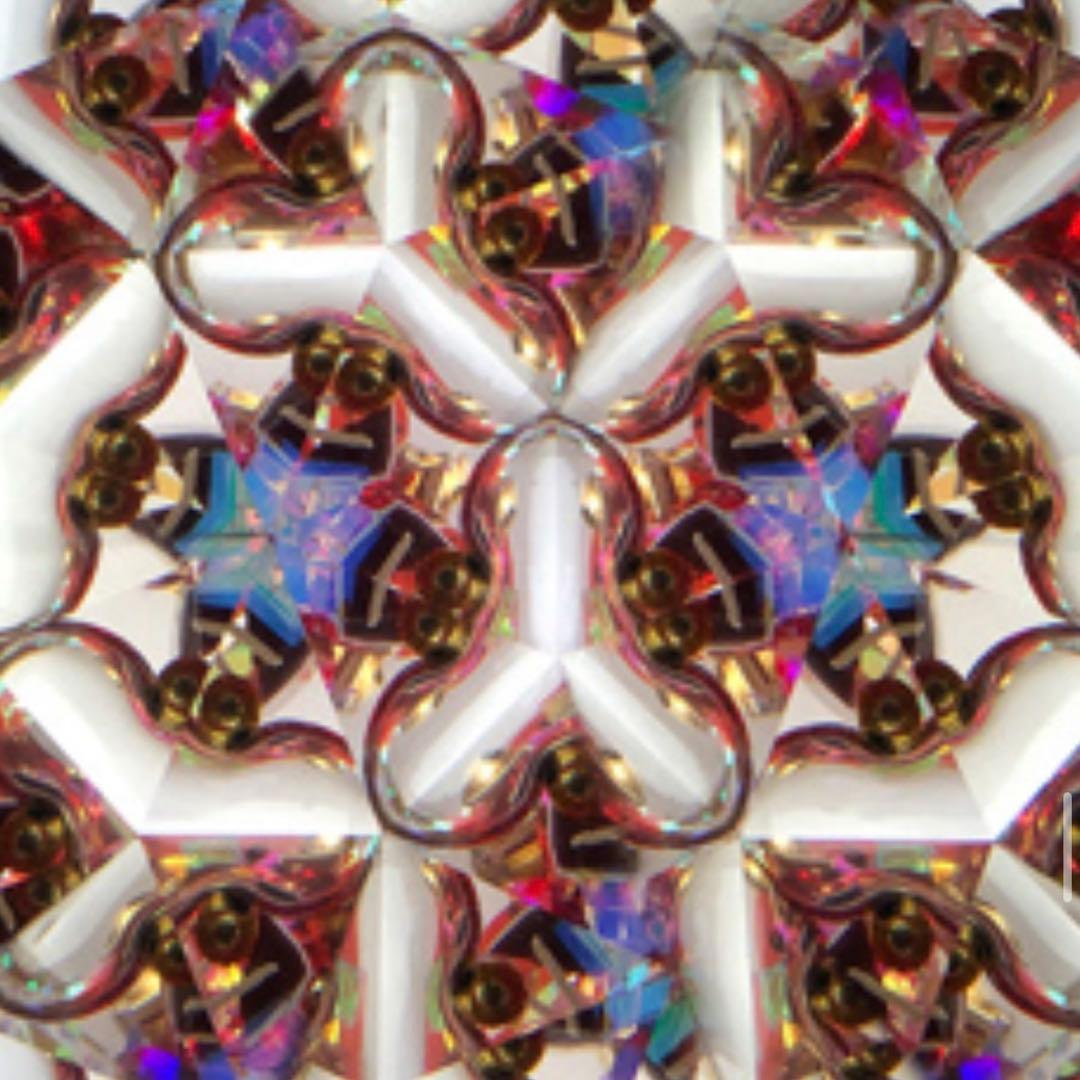 万華鏡　手動クランク式赤と金の装飾品