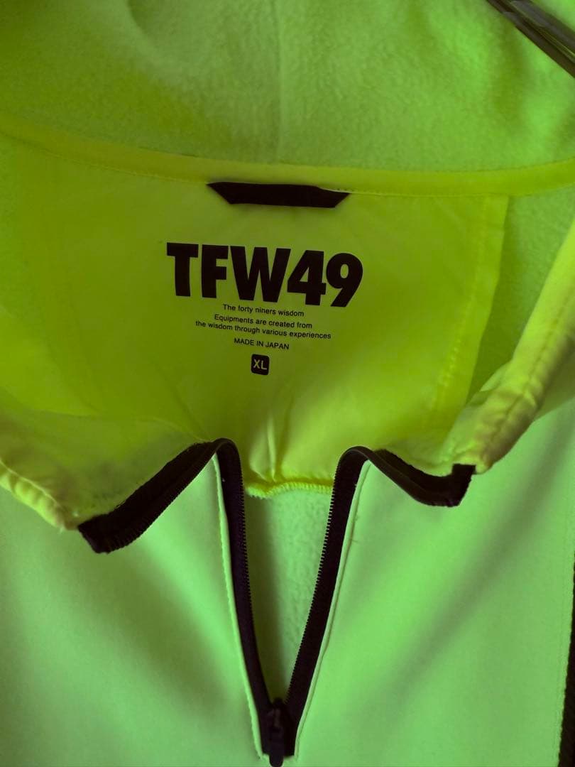 TFW49 フード付きトレーナー 蛍光イエロー