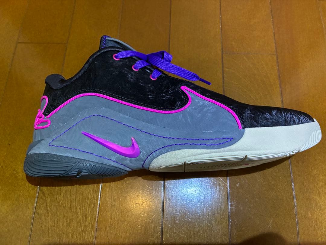 NIKE ナイキ LeBron 22 \"Tunnel Vision\"